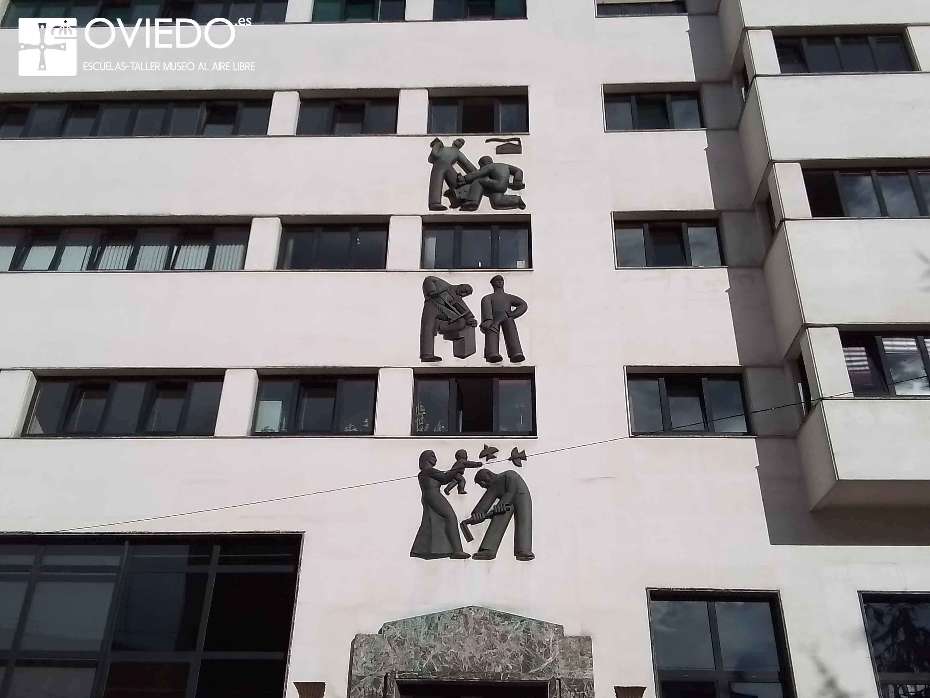 Escultura Relieves del Instituto Nacional de Previsión